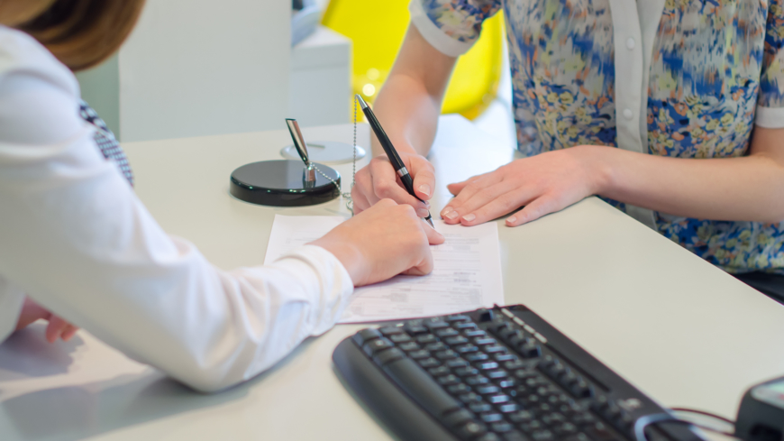 Initativet med Felhand.se är Hjärnfondens sätt att uppmärksamma följderna av stroke och de strokedrabbades behov av bra rehabilitering. Foto: Shutterstock